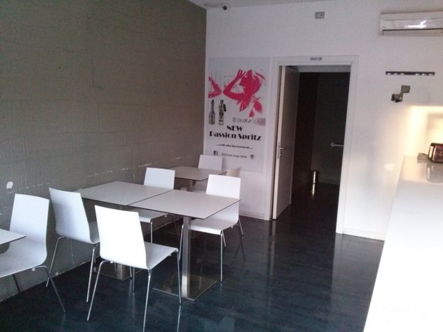 Bancone bar e attrezzatura professionale in vendita - foto 3