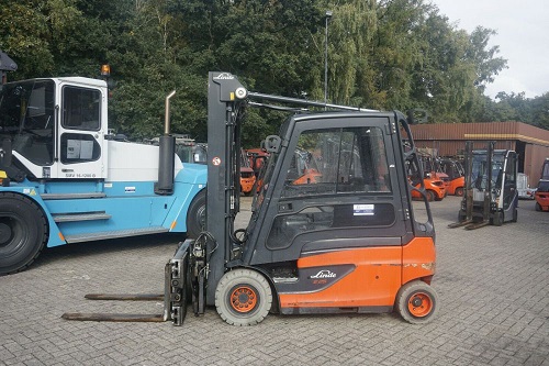 CARRELLO ELEVATORE USATO ELETTRICO LINDE E25L-01 in vendita - foto 1