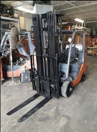 CARRELLO ELEVATORE USATO GPL TOYOTA 8FGCU25 in vendita - foto 2