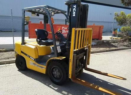 CARRELLO ELEVATORE USATO DIESEL TCM 30 in vendita - foto 1