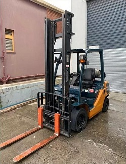 CARRELLO ELEVATORE GPL/GAS/BENZINA TOYOTA 32-8FG25 in vendita - foto 4