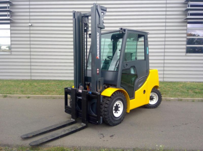 CARRELLO ELEVATORE USATO DIESEL JUNGHEINRICH DFG-S50s in vendita - foto 1