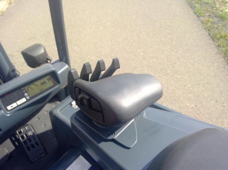 CARRELLO ELEVATORE USATO ELETTRICO JUNGHEINRICH EFG-220 in vendita - foto 3