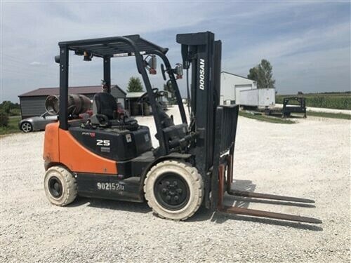 Carrelli elevatori in vendita