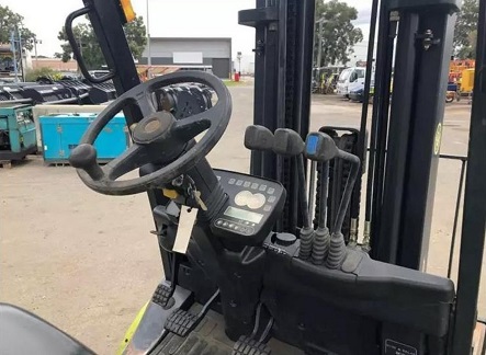 CARRELLO ELEVATORE USATO GPL CLARK C25L in vendita - foto 2