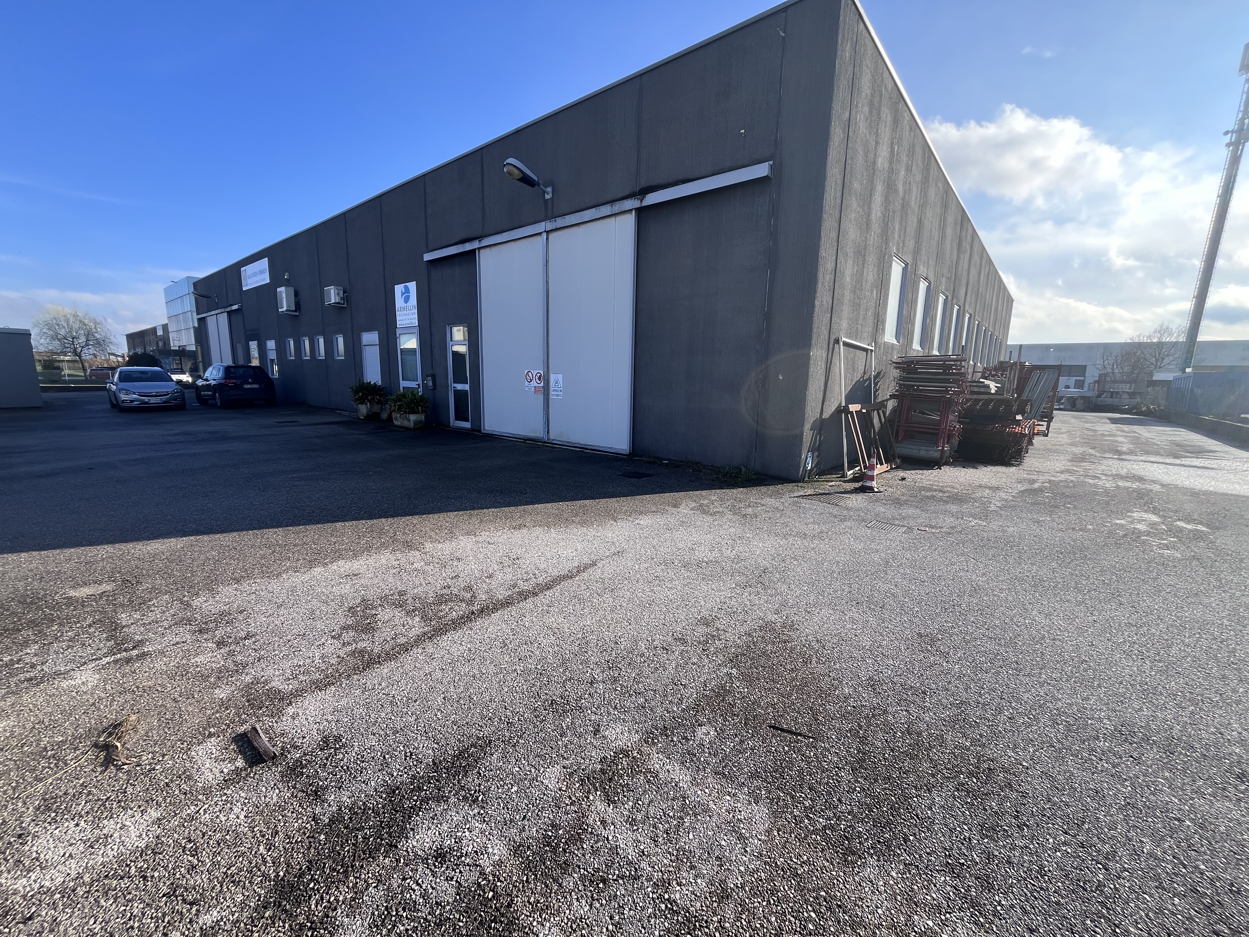 Capannone industriale/artigianale con rendita in vendita - foto 1