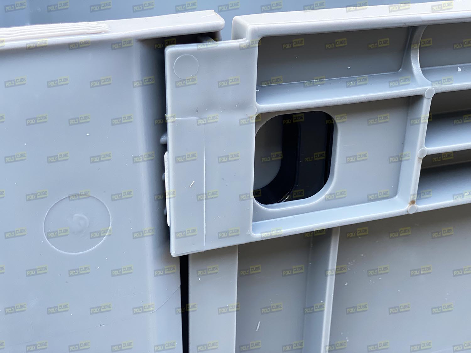 Cassoni in plastica bins usati con coperchio in vendita - foto 7