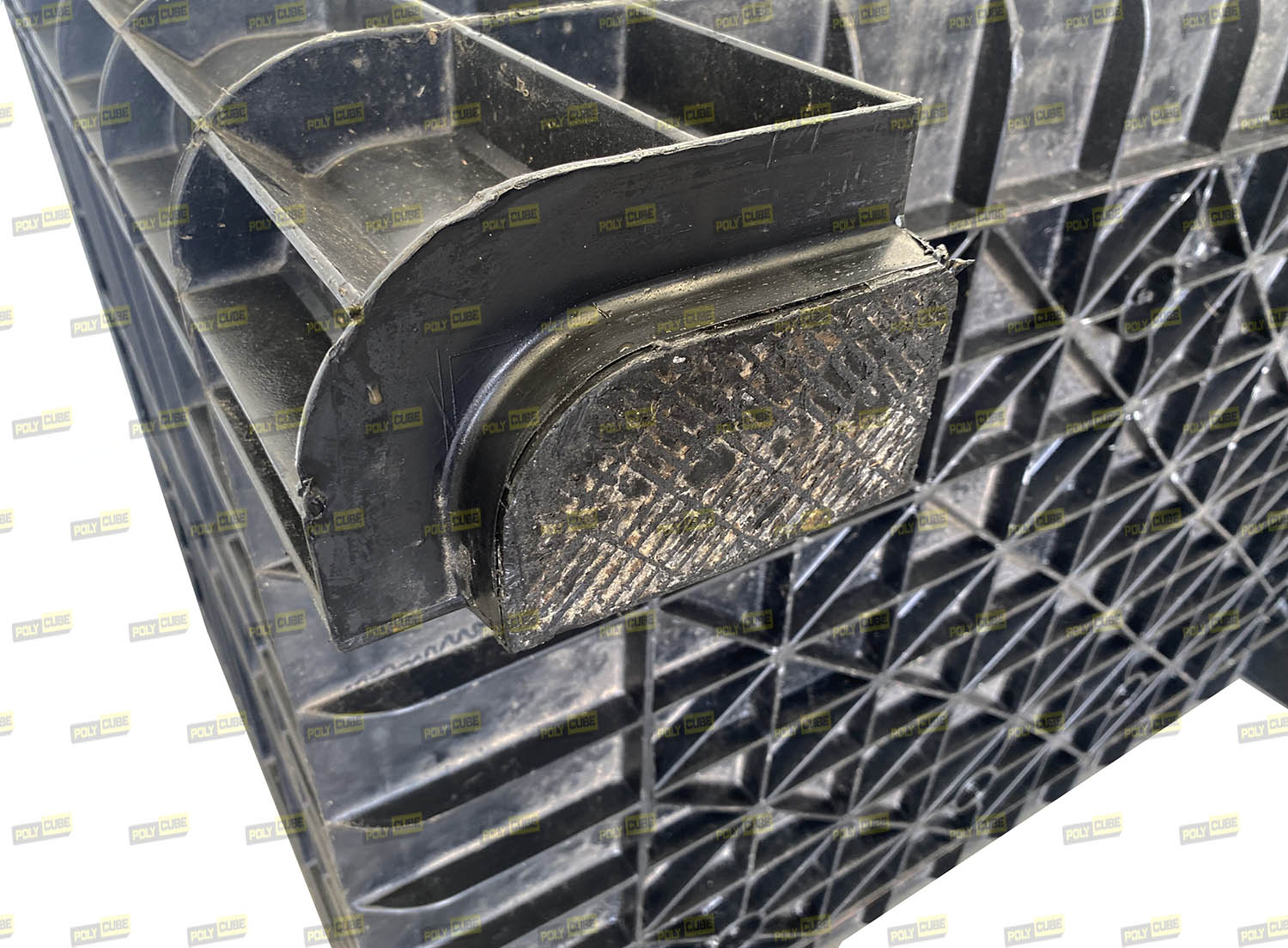 Cassoni o bins in plastica chiusi usati in vendita - foto 2