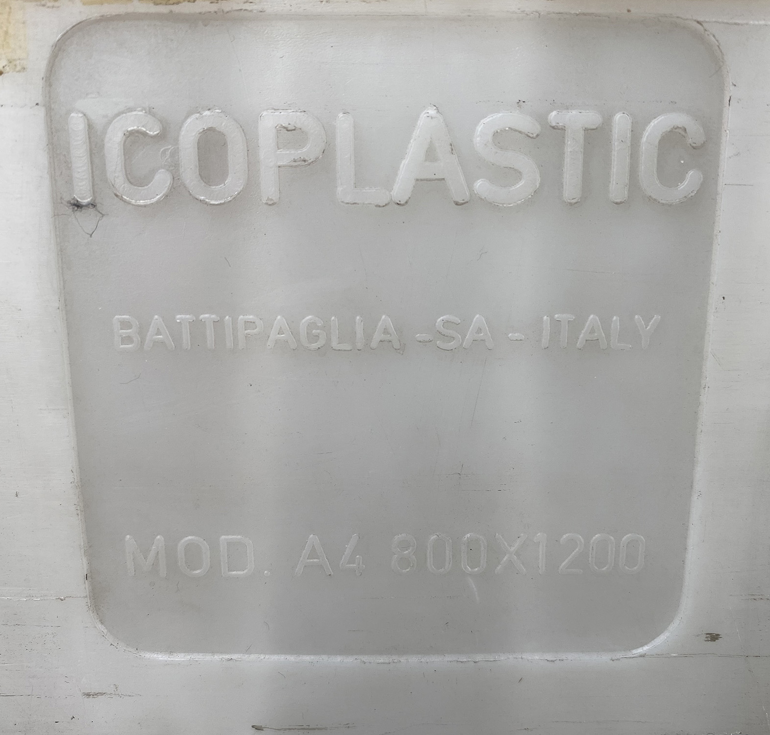 Pallet o bancali in plastica per uso alimentare usati in vendita - foto 3