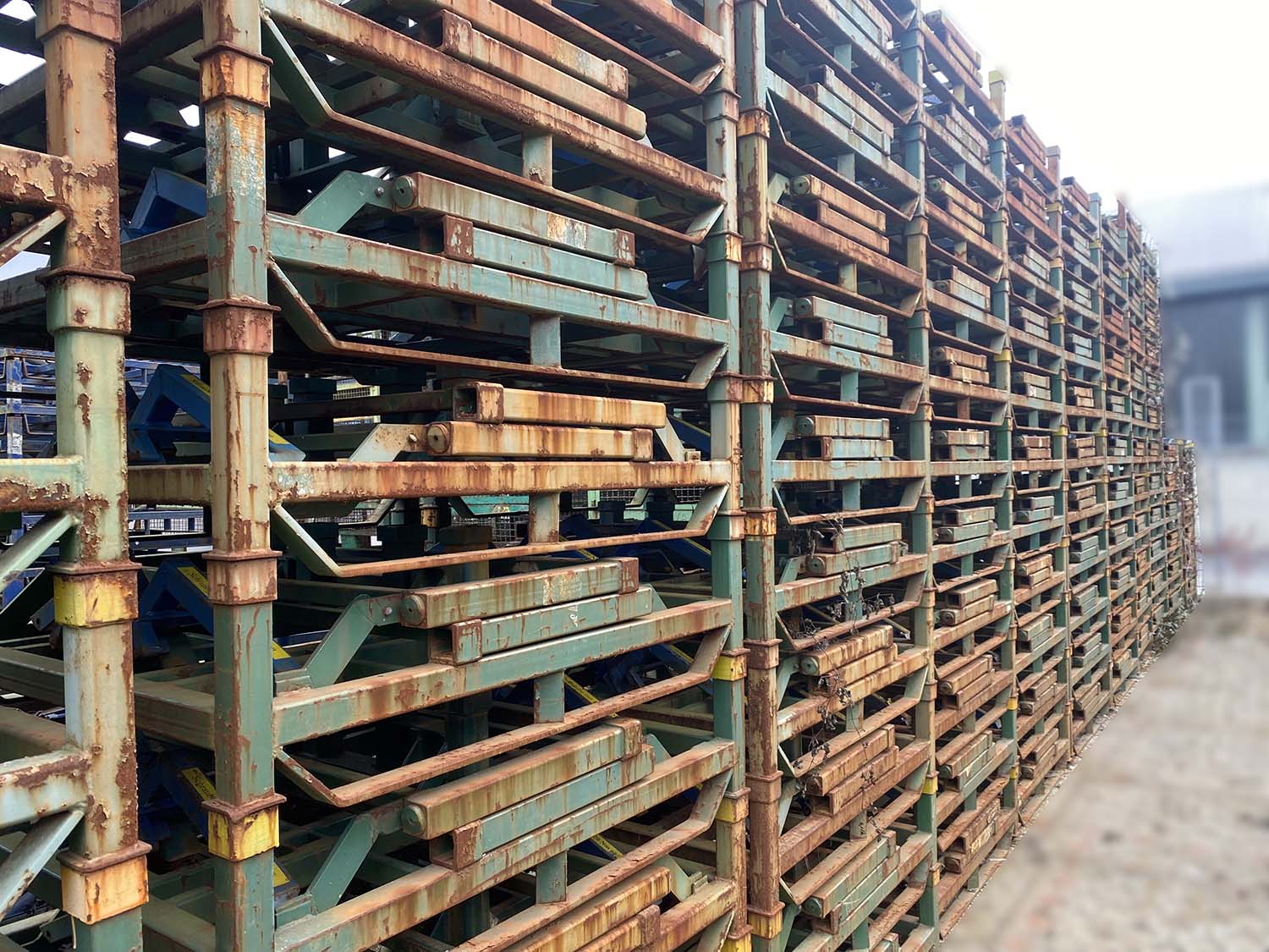 Pedane metalliche usate con sponde ripieghevoli in vendita - foto 4
