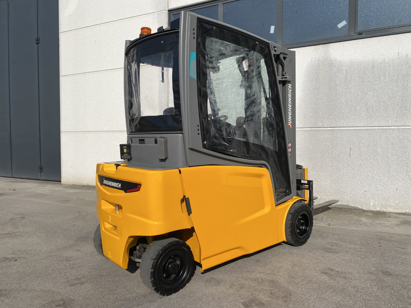 Carrello elevatore elettrico Jungheinrich EFG 320  in vendita - foto 5