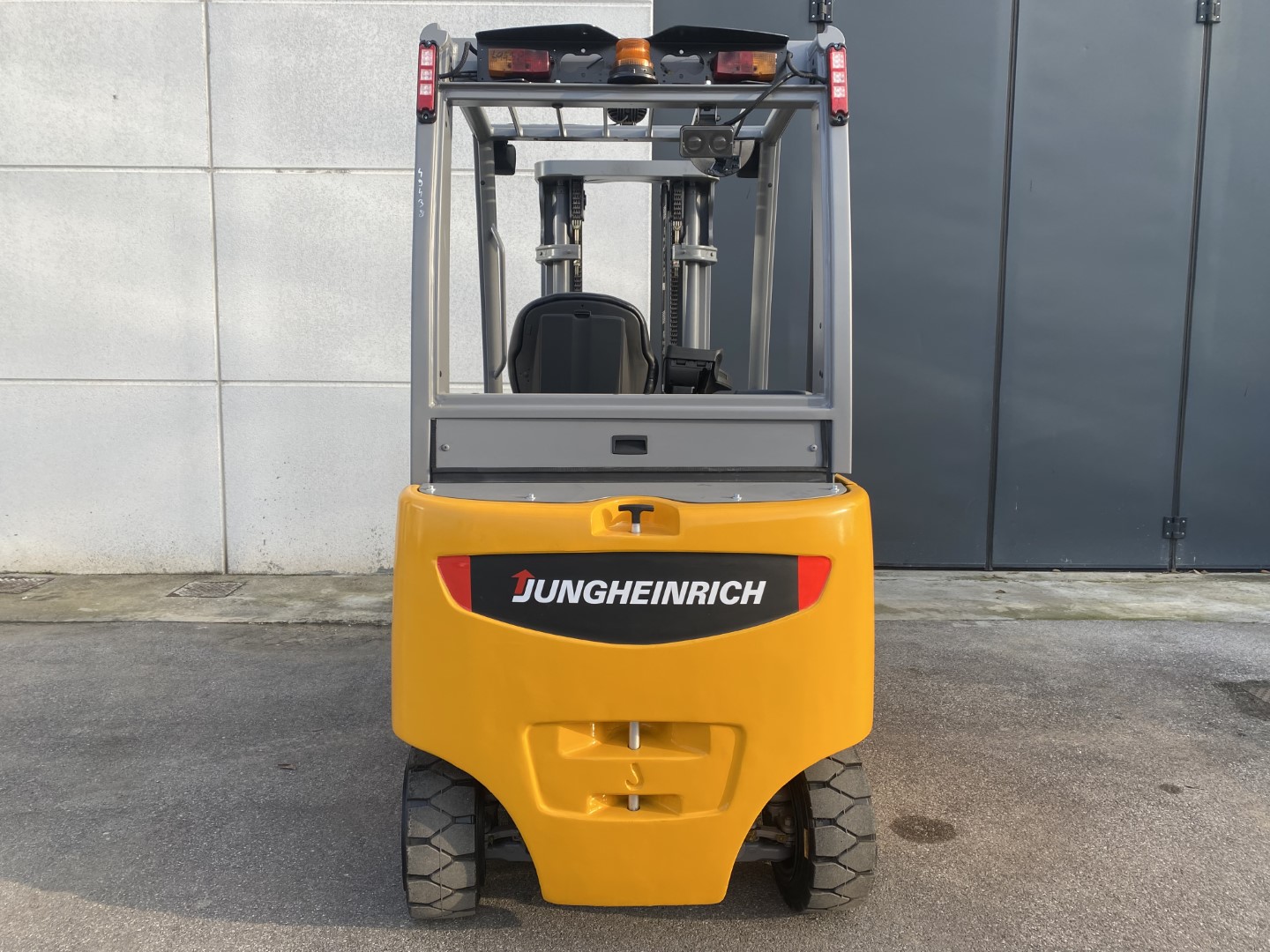 Carrello elevatore elettrico Jungheinrich EFG 430K in vendita - foto 4
