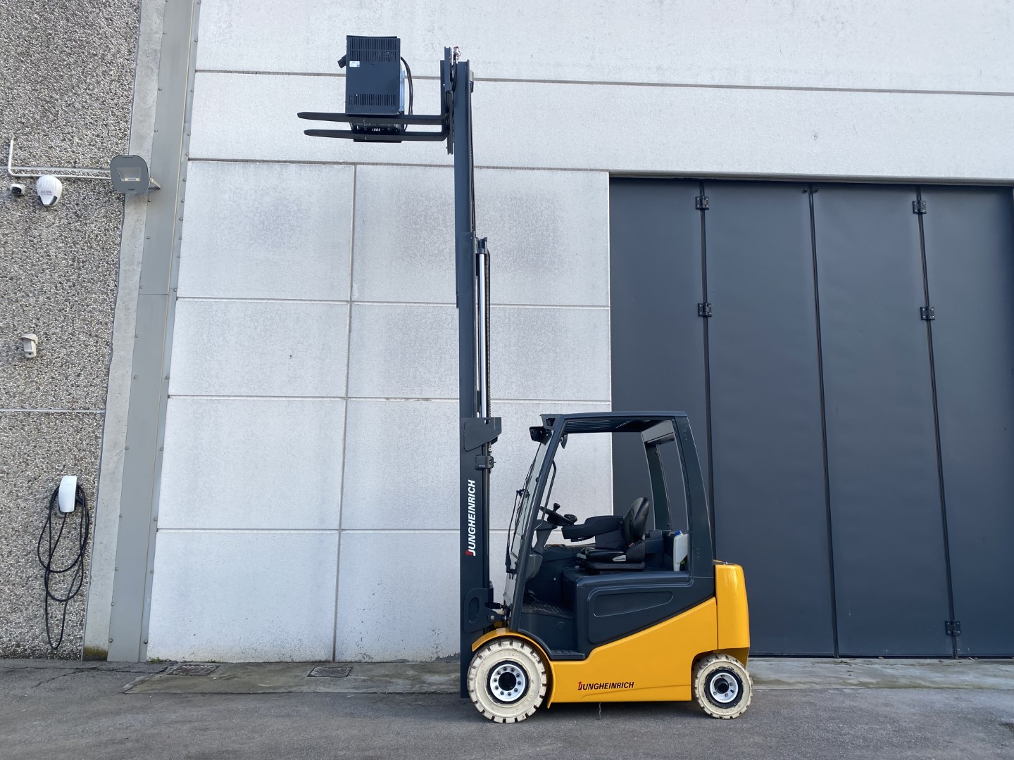 Carrello elevatore elettrico Jungheinrich EFG-425 KS in vendita - foto 10