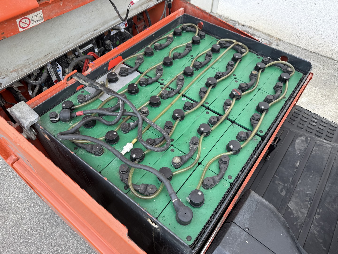 Carrello elevatore elettrico 3 ruote BT Cesab C3 E160 in vendita - foto 14