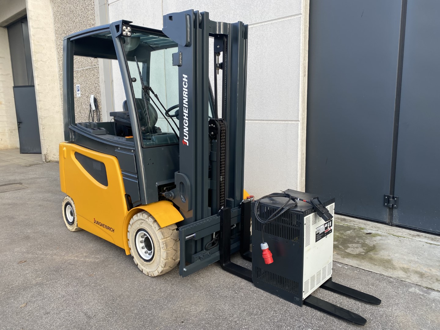 Carrello elevatore elettrico Jungheinrich EFG-425 KS in vendita - foto 7