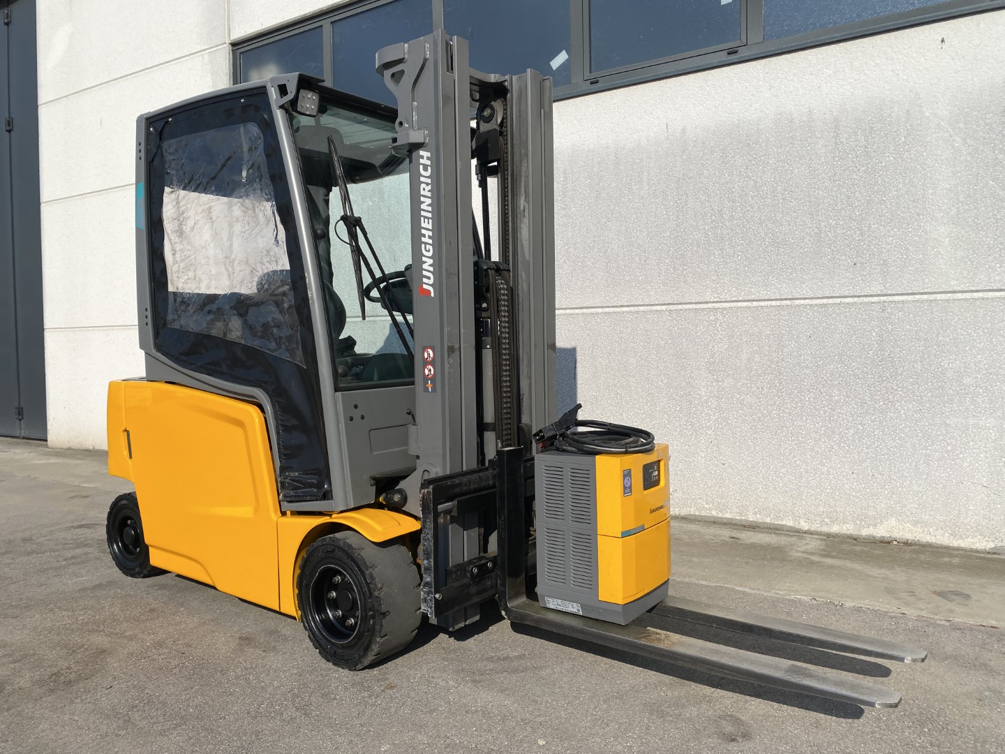Carrello elevatore elettrico Jungheinrich EFG 320  in vendita - foto 7