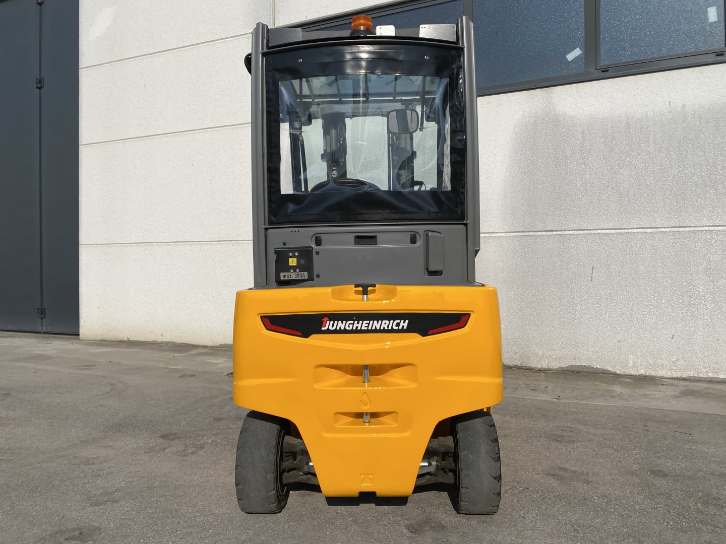 Carrello elevatore elettrico Jungheinrich EFG 320  in vendita - foto 4