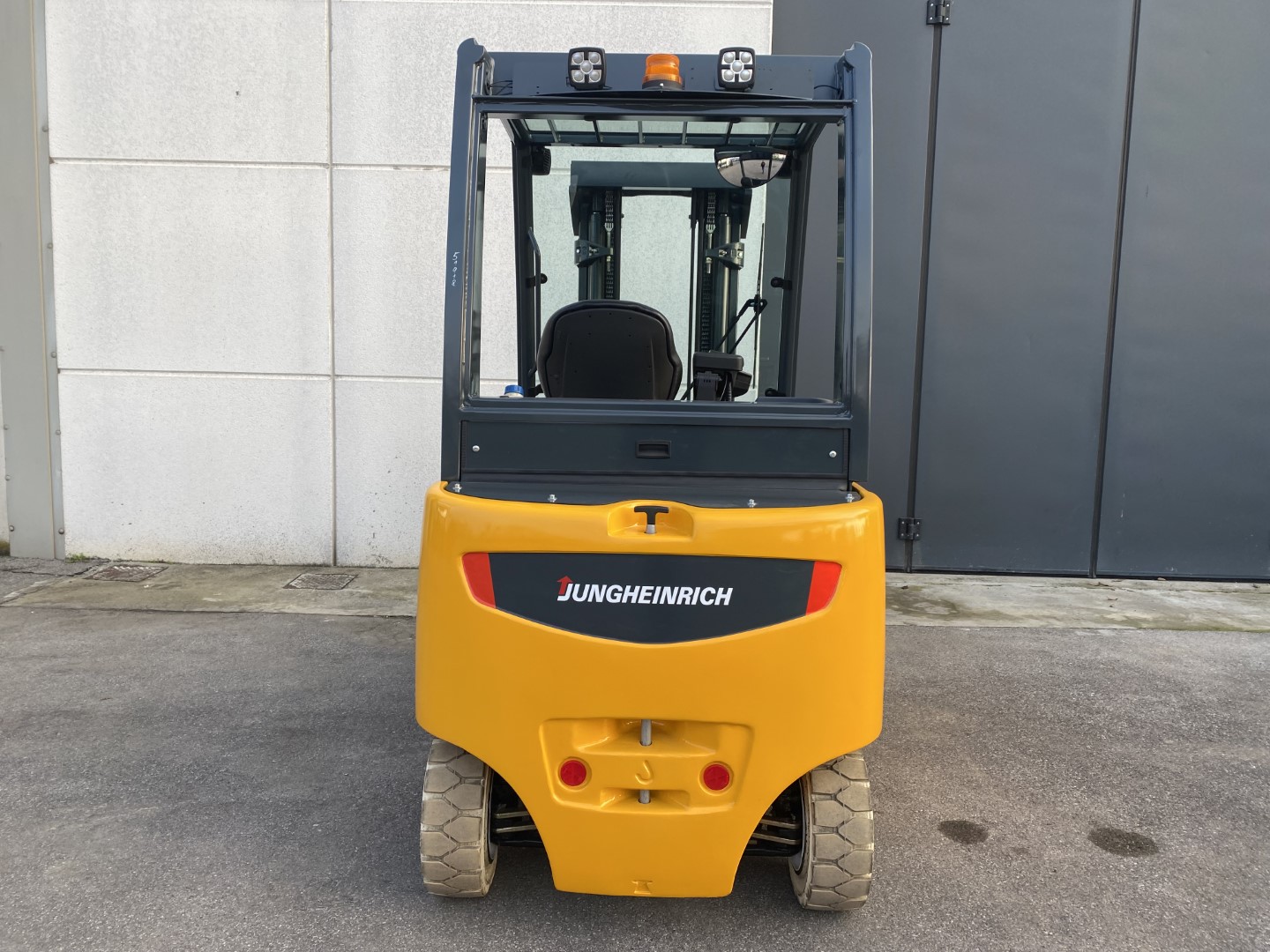 Carrello elevatore elettrico Jungheinrich EFG-425 KS in vendita - foto 4