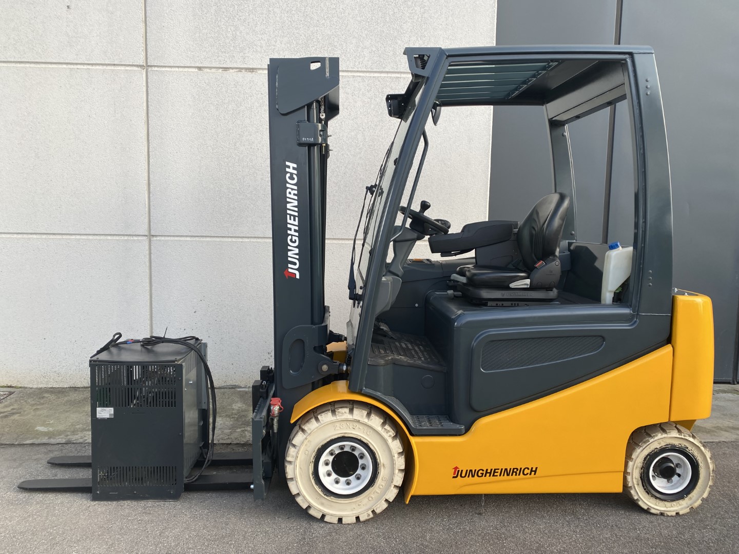 Carrello elevatore elettrico Jungheinrich EFG-425 KS in vendita - foto 1