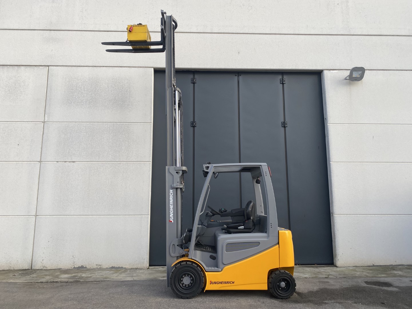 Carrello elevatore elettrico Jungheinrich EFG 430K in vendita - foto 9