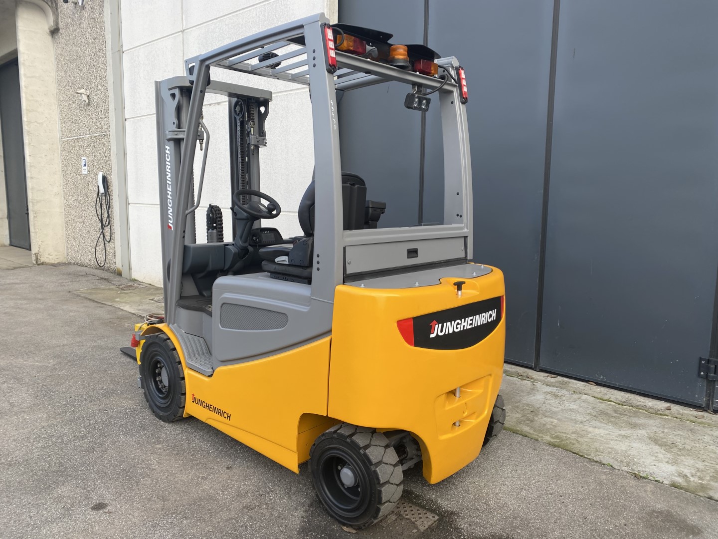 Carrello elevatore elettrico Jungheinrich EFG 430K in vendita - foto 3