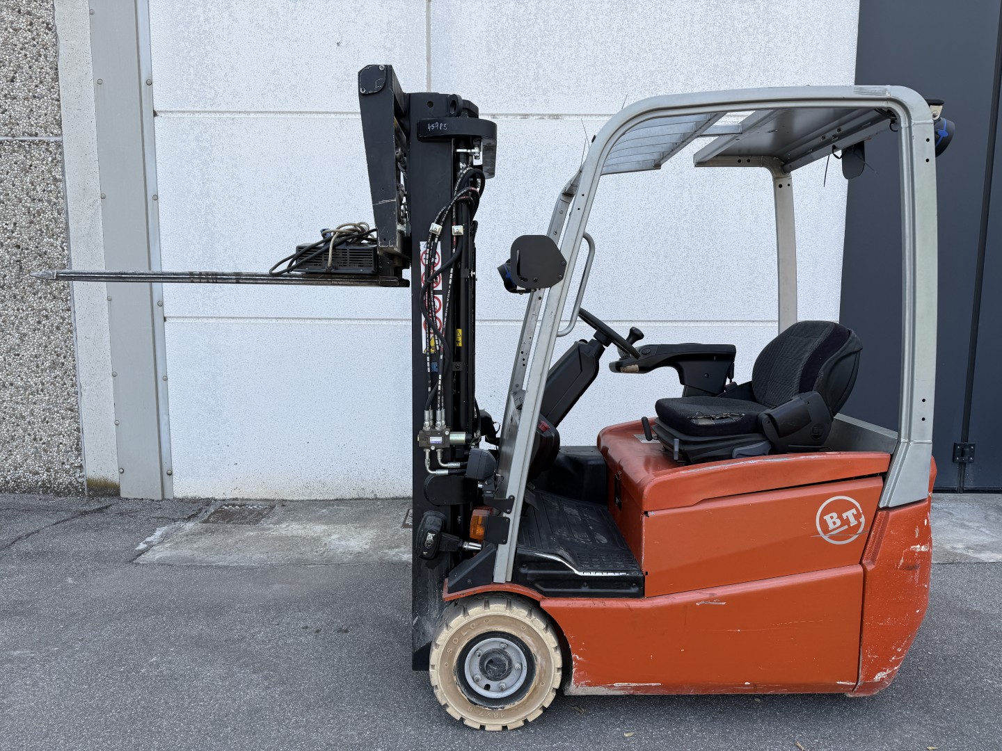 Carrello elevatore elettrico 3 ruote BT Cesab C3 E160 in vendita - foto 7