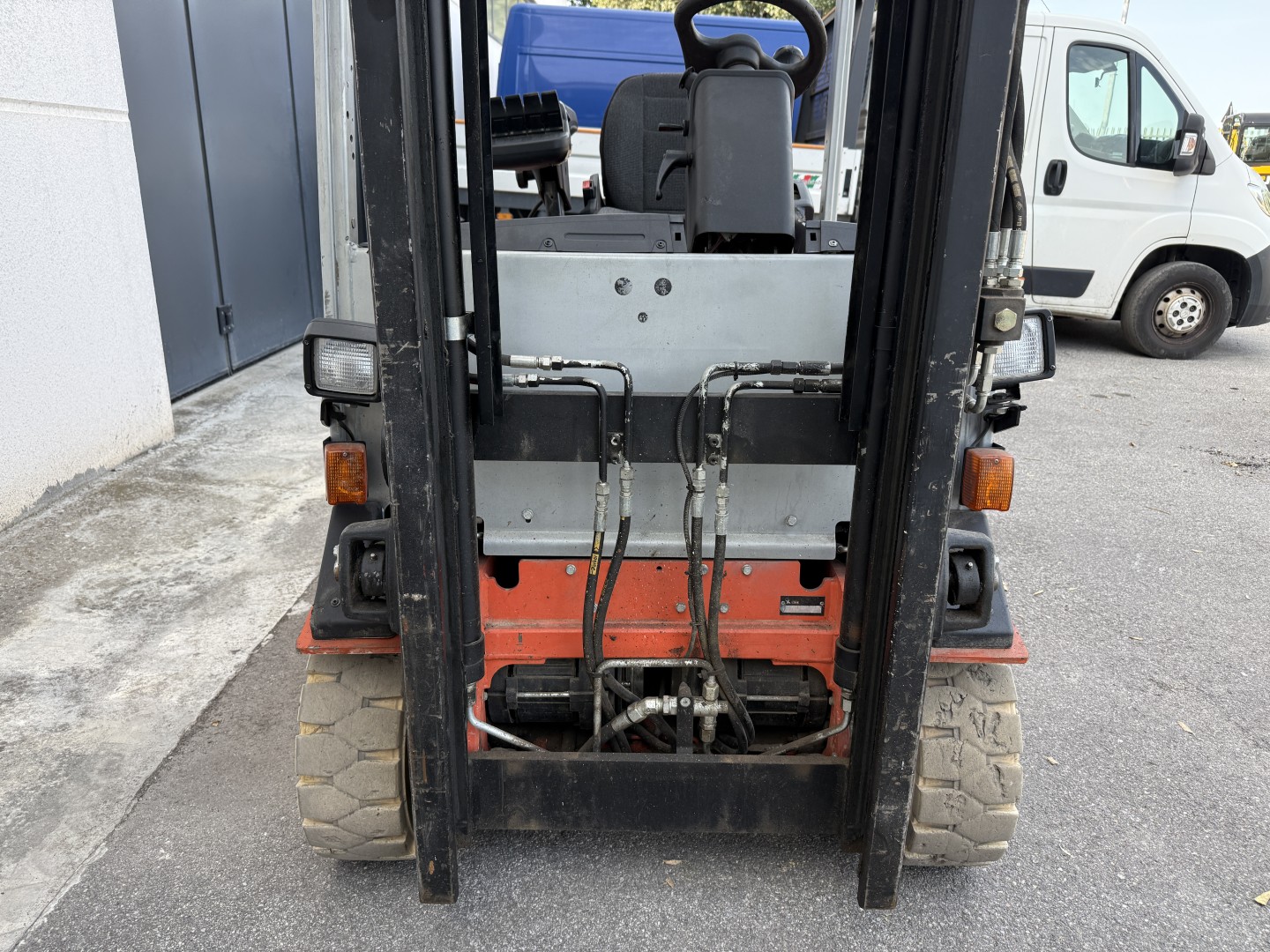 Carrello elevatore elettrico 3 ruote BT Cesab C3 E160 in vendita - foto 10