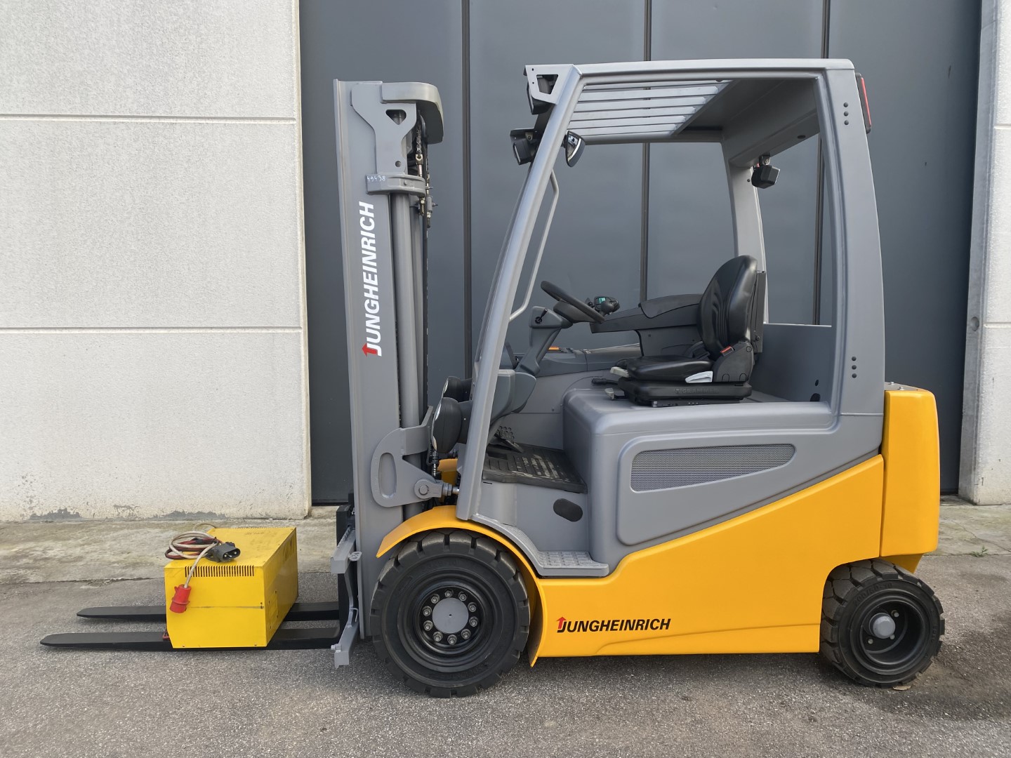Carrello elevatore elettrico Jungheinrich EFG 430K in vendita - foto 1