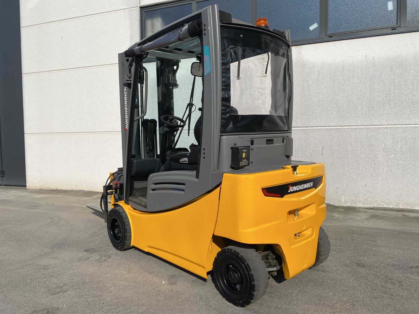 Carrello elevatore elettrico Jungheinrich EFG 320  in vendita - foto 3