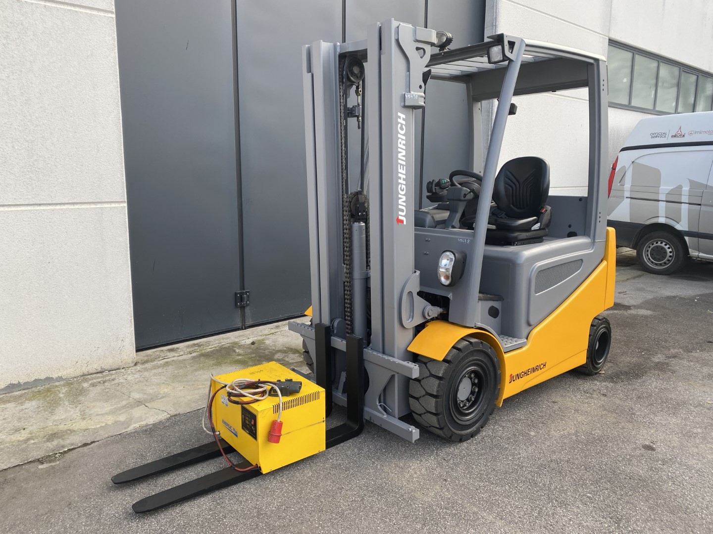 Carrello elevatore elettrico Jungheinrich EFG 430K in vendita - foto 2
