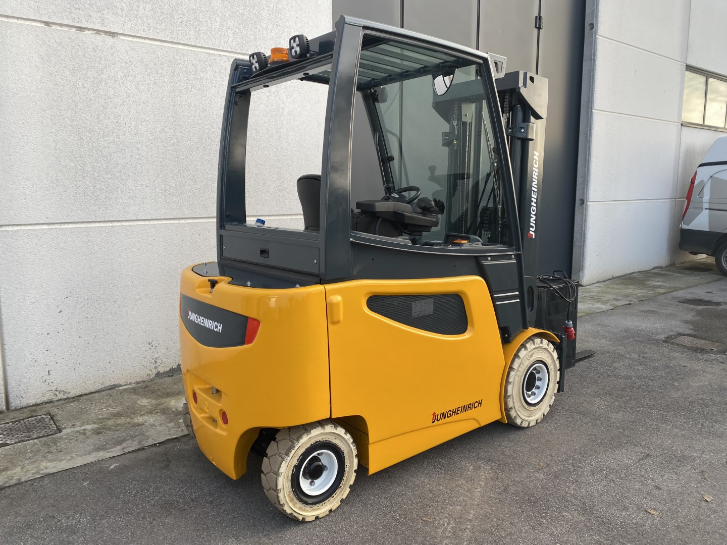 Carrello elevatore elettrico Jungheinrich EFG-425 KS in vendita - foto 5
