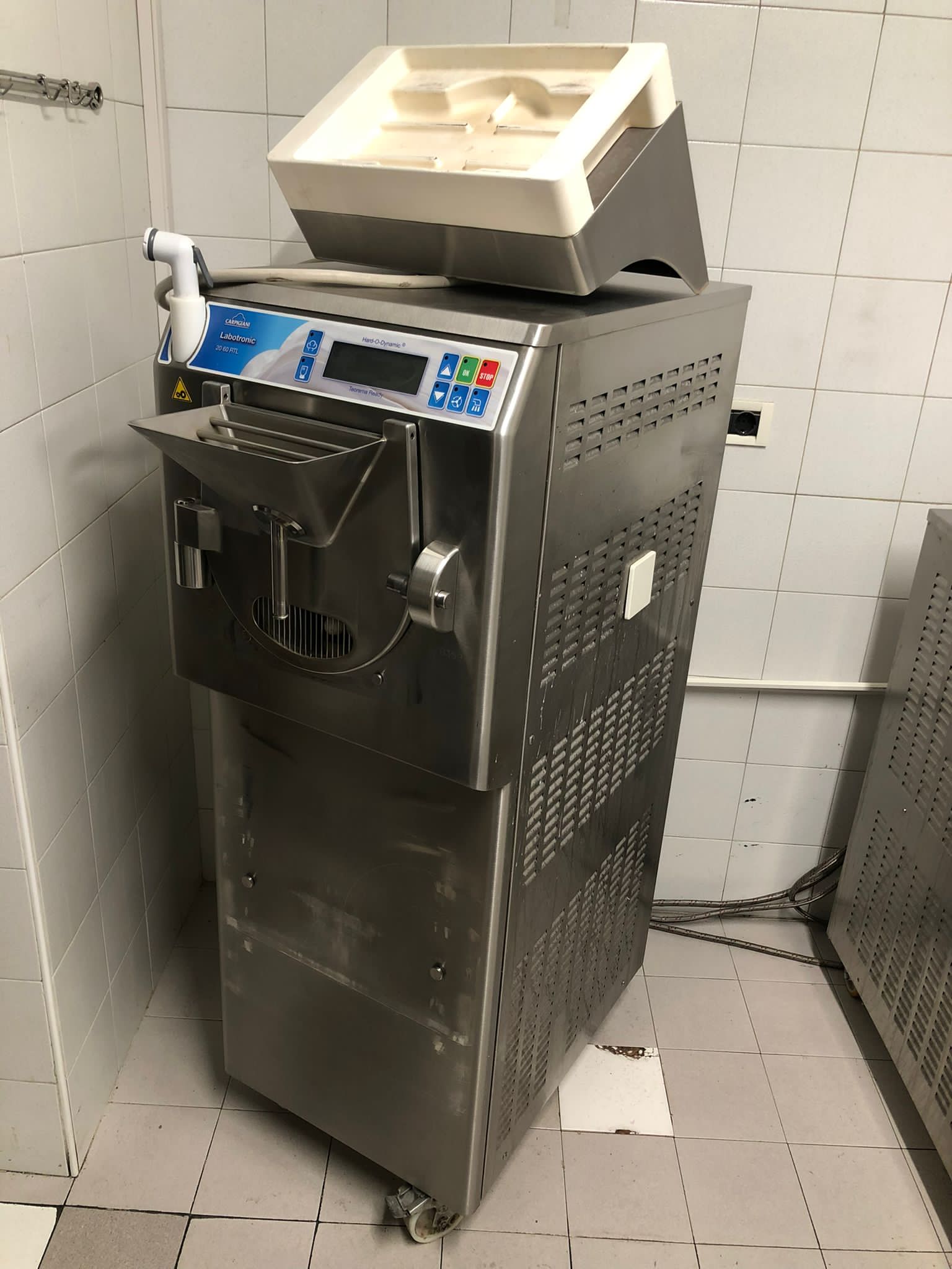 VENDO ATTREZZATURA COMPLETA PER GELATERIA in vendita - foto 2