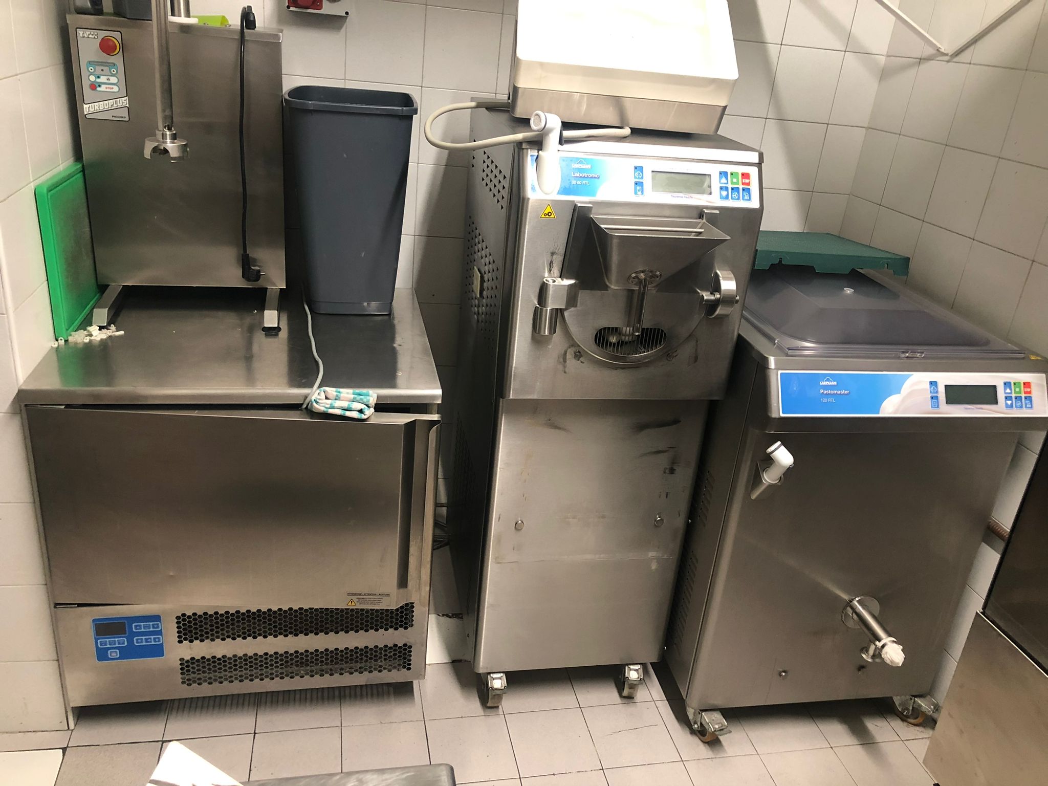 VENDO ATTREZZATURA COMPLETA PER GELATERIA in vendita - foto 12
