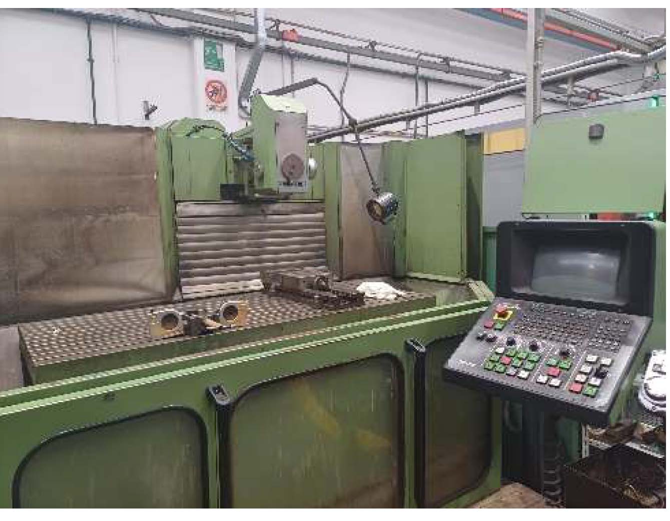 Centro lavoro Deckel anno 1990 mod.FP50CC problemi spaz in vendita - foto 1