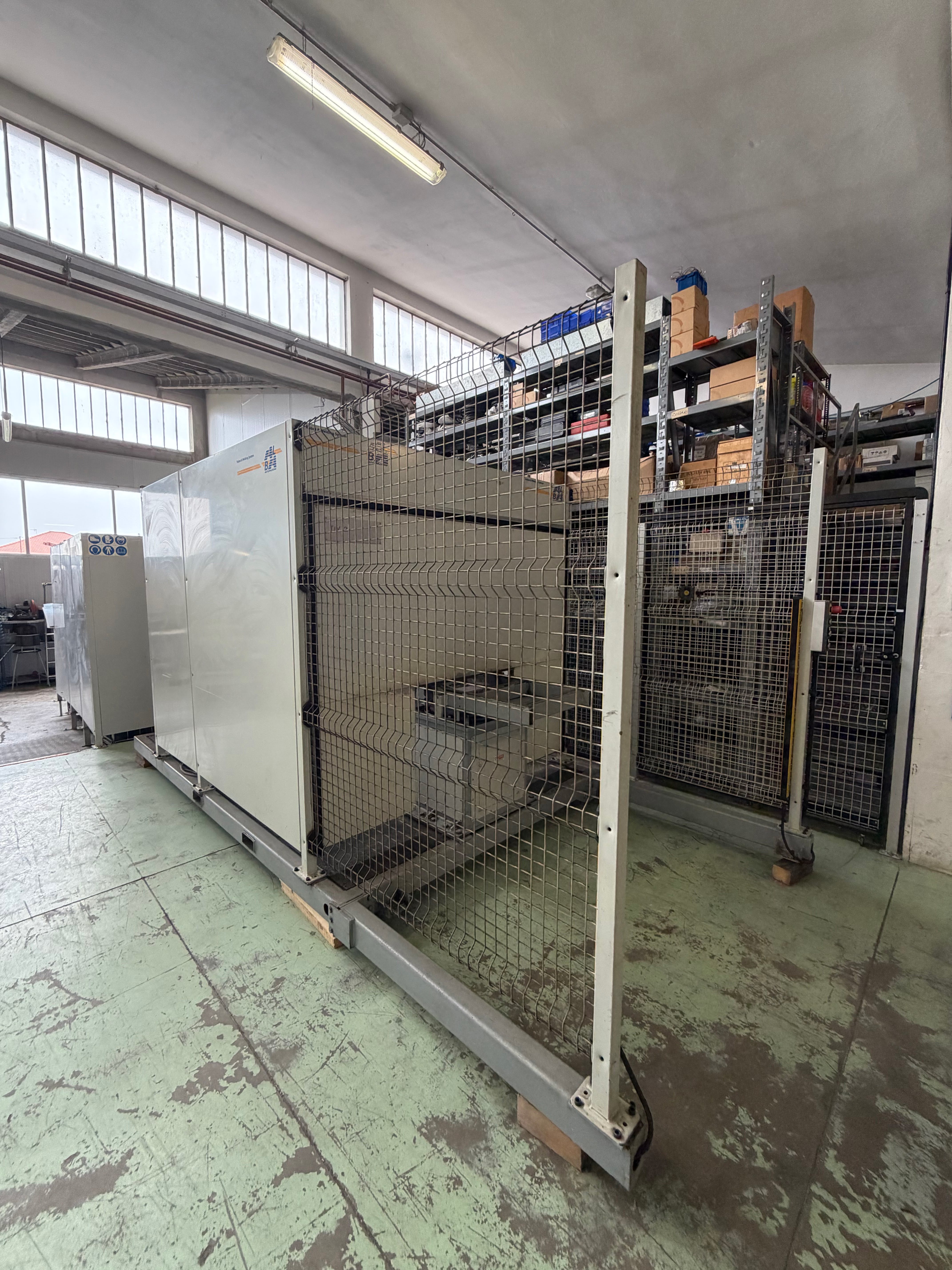 Cella di saldatura robotizzata OTC con scambio tavola in vendita - foto 3