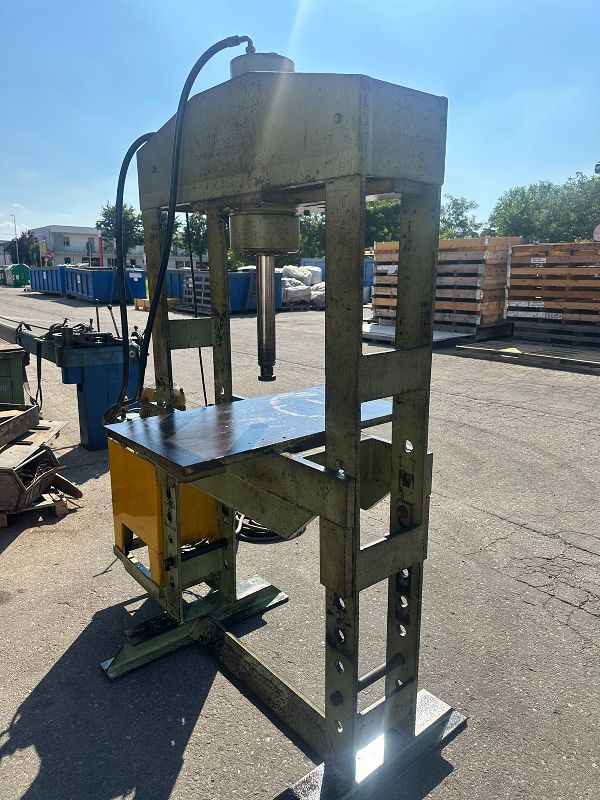 Pressa OMCN da 80 ton in vendita - foto 2