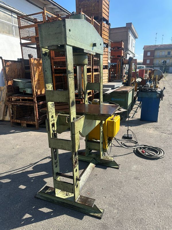 Pressa OMCN da 80 ton in vendita - foto 4