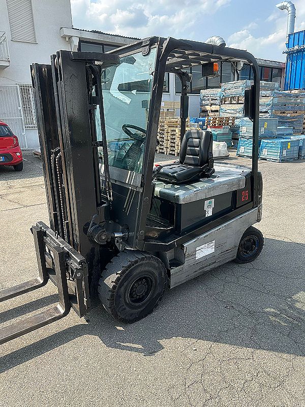 Carrelli elevatori in vendita
