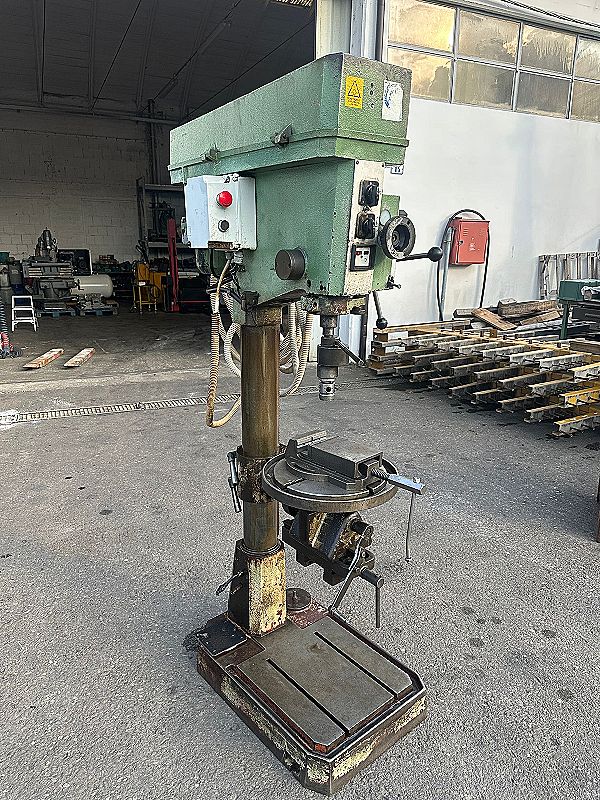 Trapano a colonna Serrmac 30  maschiatrice in vendita - foto 1