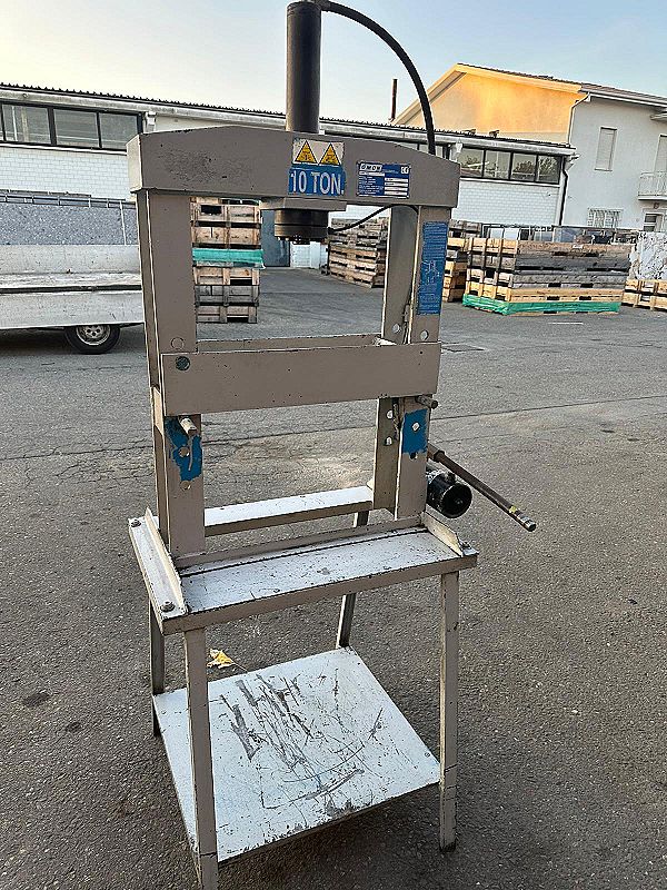 Pressa da banco usata OMCN 400 bar e 10 ton in vendita - foto 6