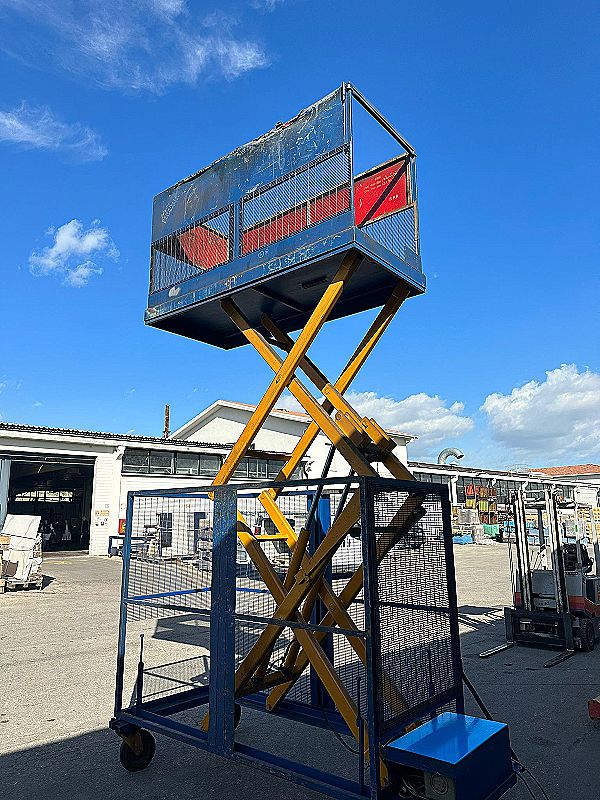 Piattaforma elettrica a forbice in vendita - foto 2