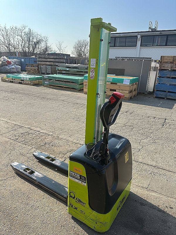 Transpallet elettrico con colonna Lifter in vendita - foto 6
