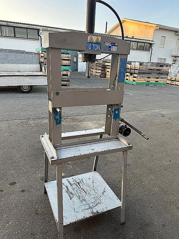 Pressa da banco usata OMCN 400 bar e 10 ton in vendita - foto 1