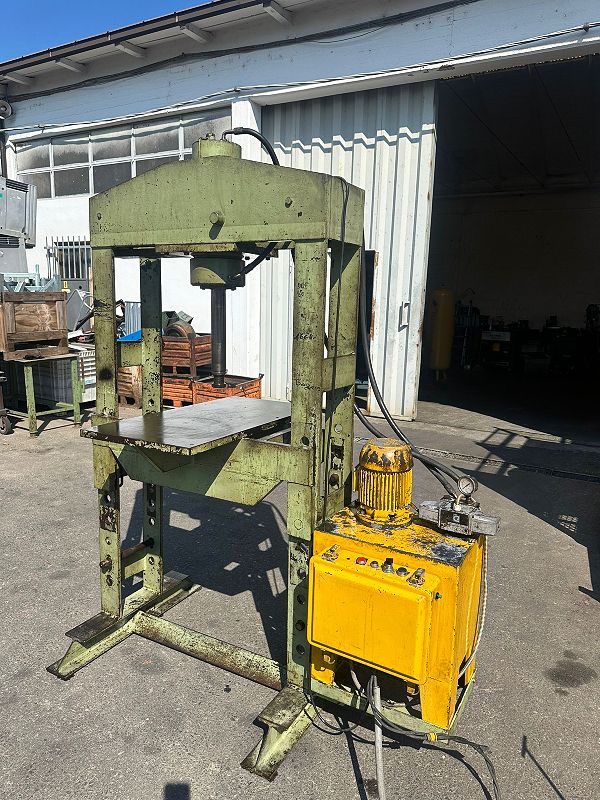 Pressa OMCN da 80 ton in vendita - foto 3