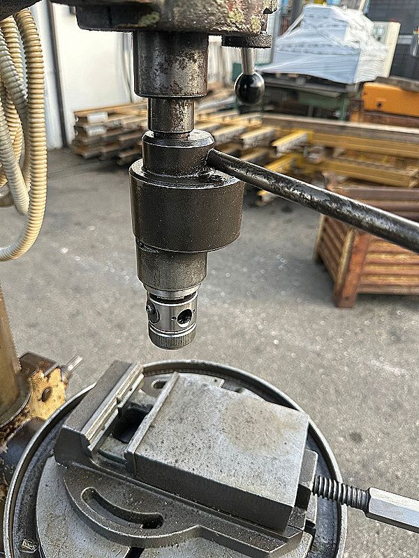 Trapano a colonna Serrmac 30  maschiatrice in vendita - foto 4