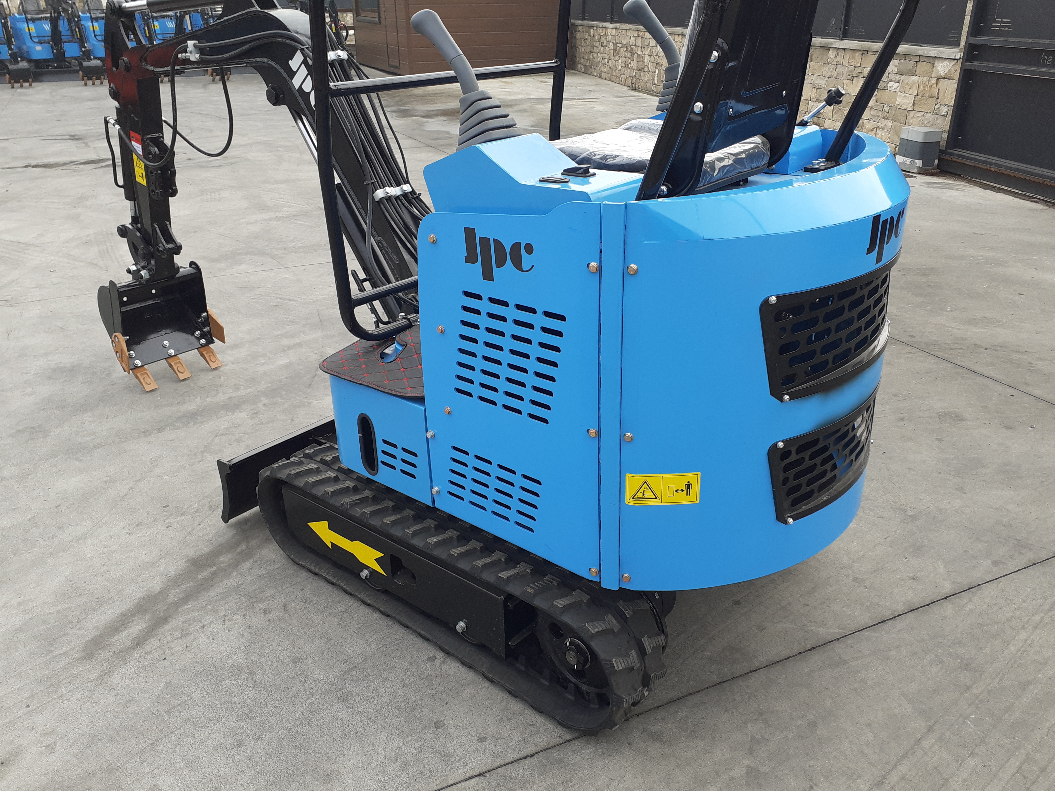 Lotto di 3 mini escavatori JPC HT15 in vendita - foto 4