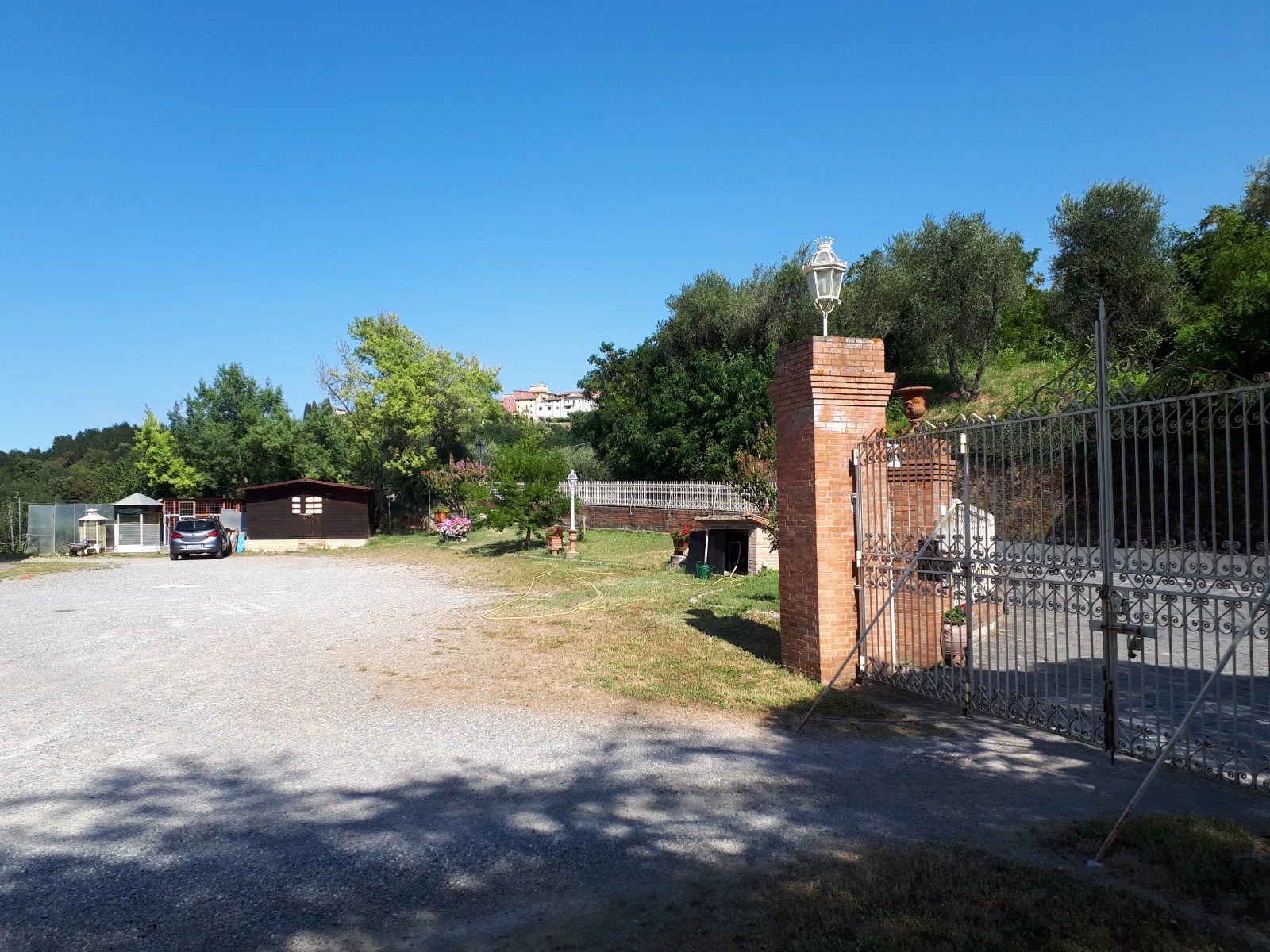 Capannone con casa annessa e ampio piazzale in vendita - foto 10