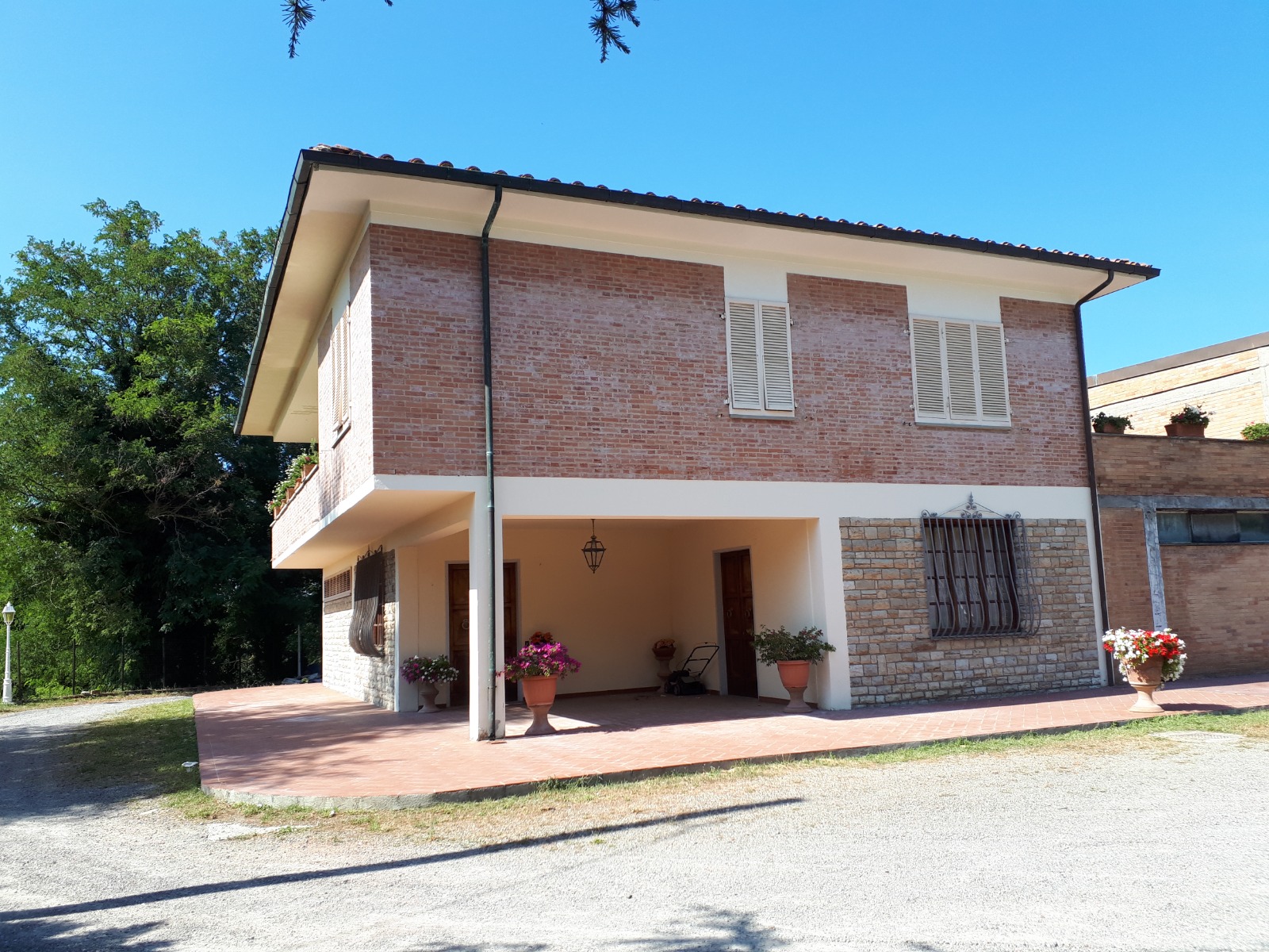 Capannone con casa annessa e ampio piazzale in vendita - foto 11