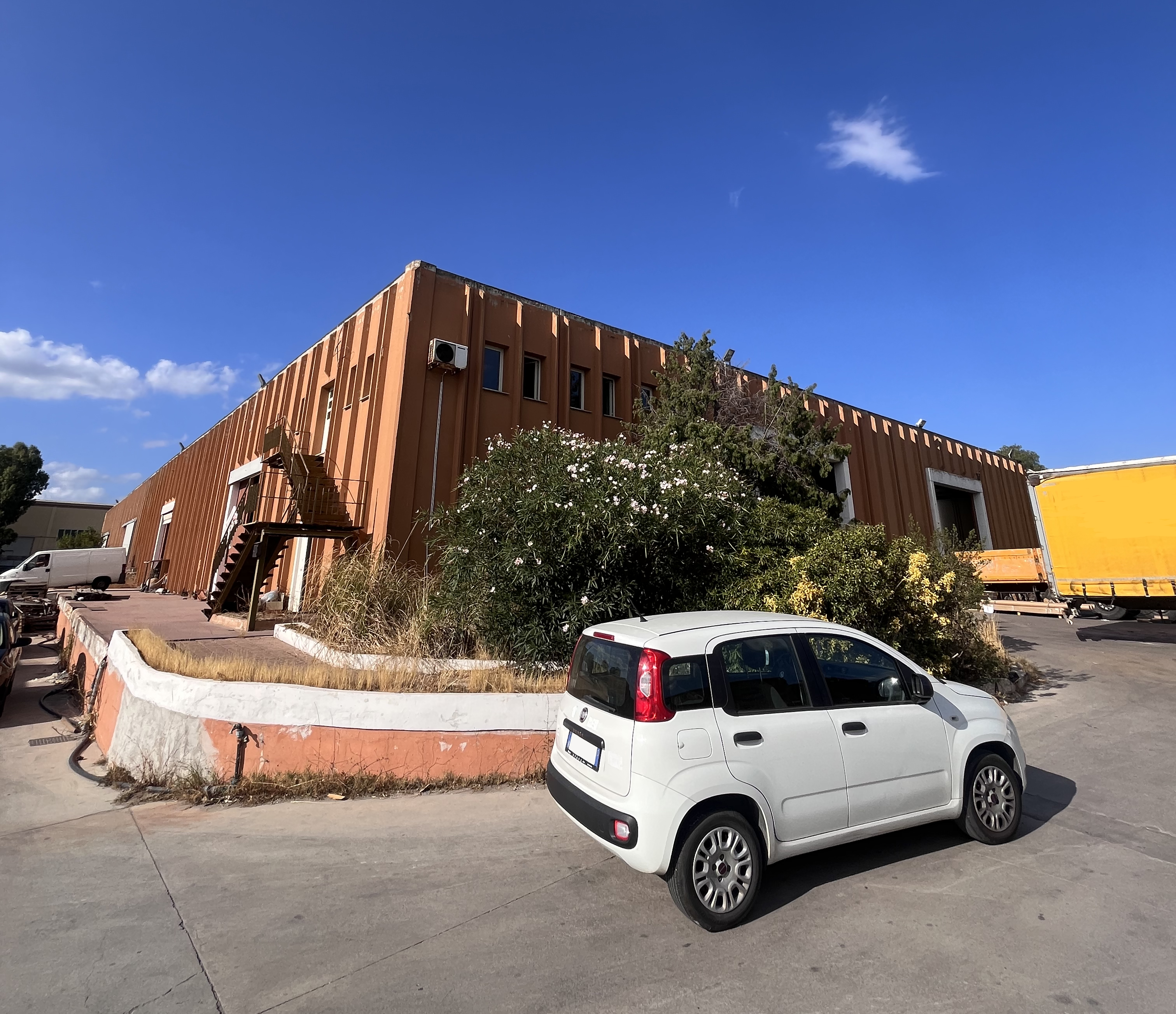 Esercizi commerciali in vendita