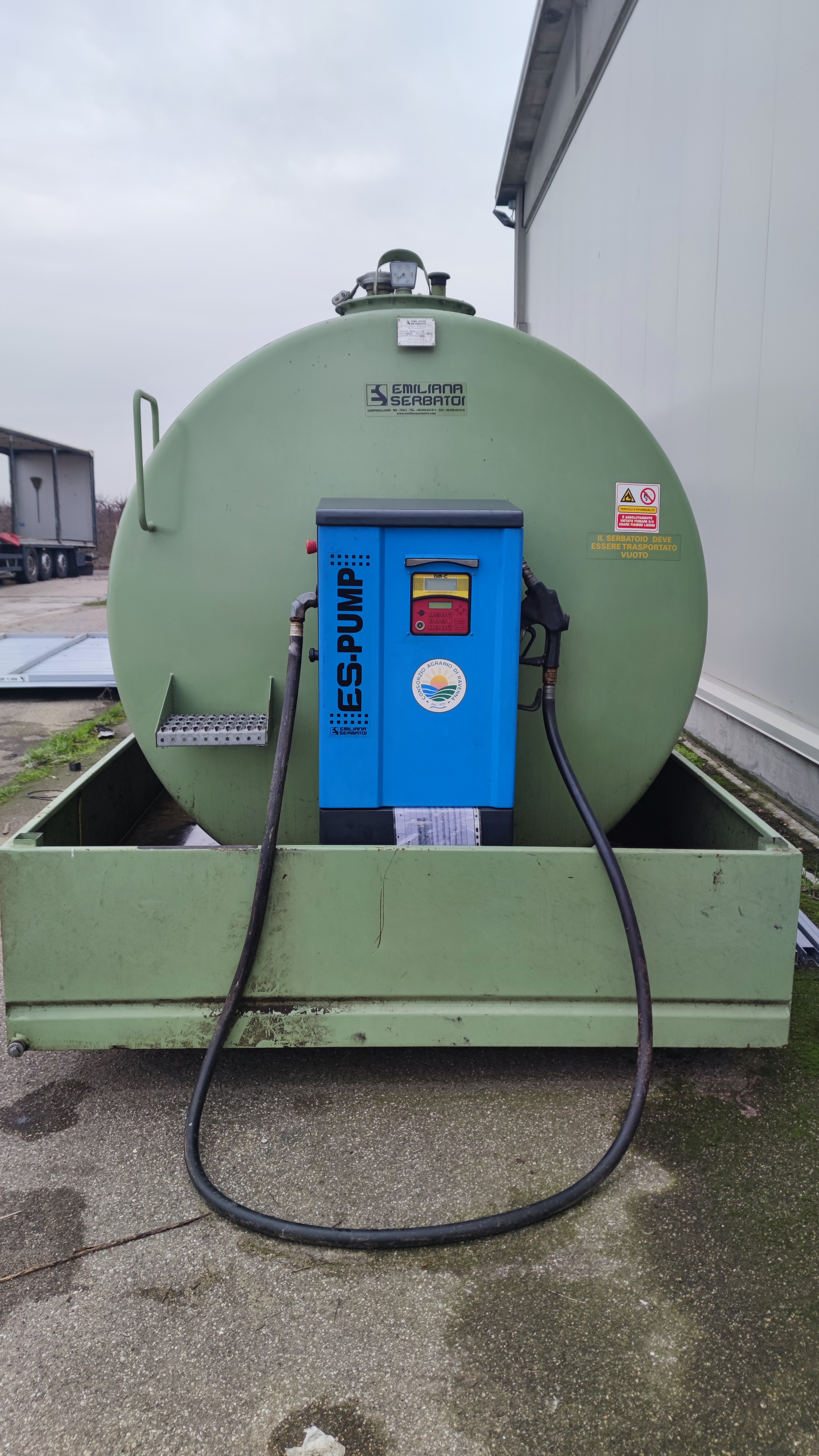 SERBATOIO CONTENITORE-DISTRIBUTORE MOBILE PER GASOLIO  in vendita - foto 2